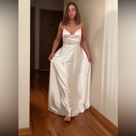 Silk wedding dress - Picture 12 of 12